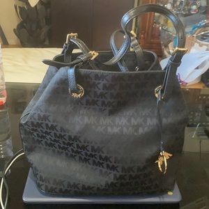 MK Michael Kors Classic Handbag